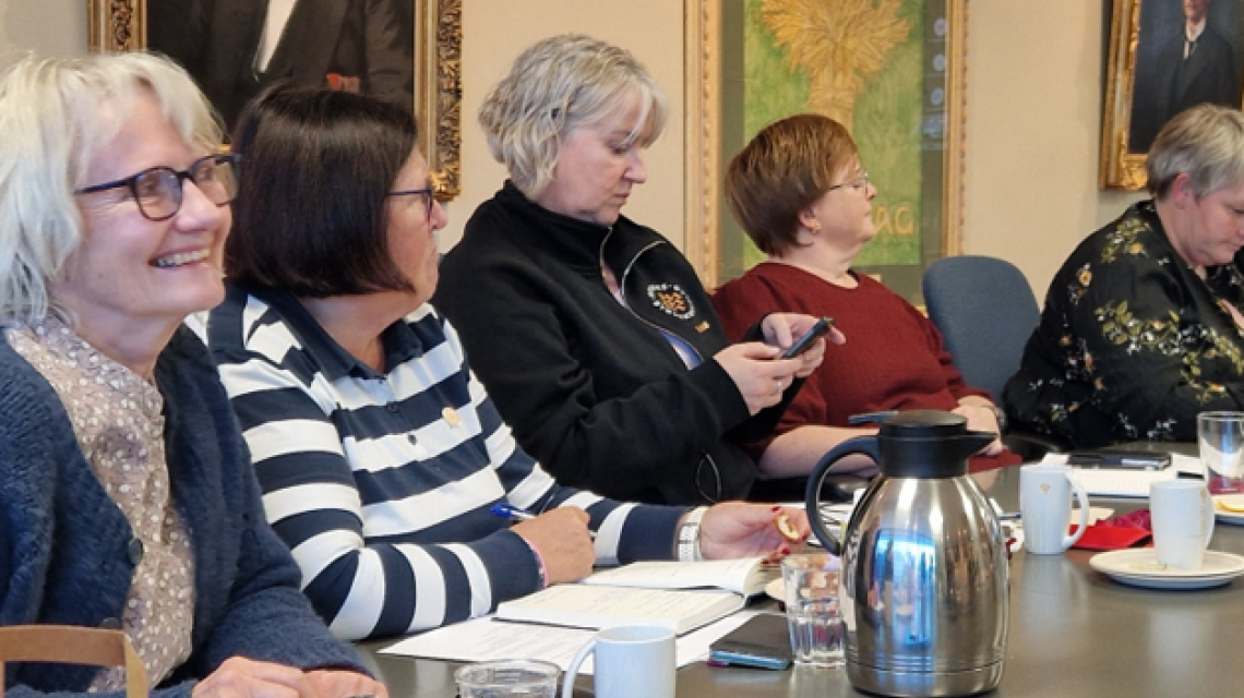 Distriktsledere i Norges Bygdekvinnelag på felles samling om beredskap 15. oktober i 2025 for å bygge kompetanse og lære mer om hvordan vi kan arbeide med berdskap i Norges Byggdekvinnelag. Foto. Cesilie Aurbakken