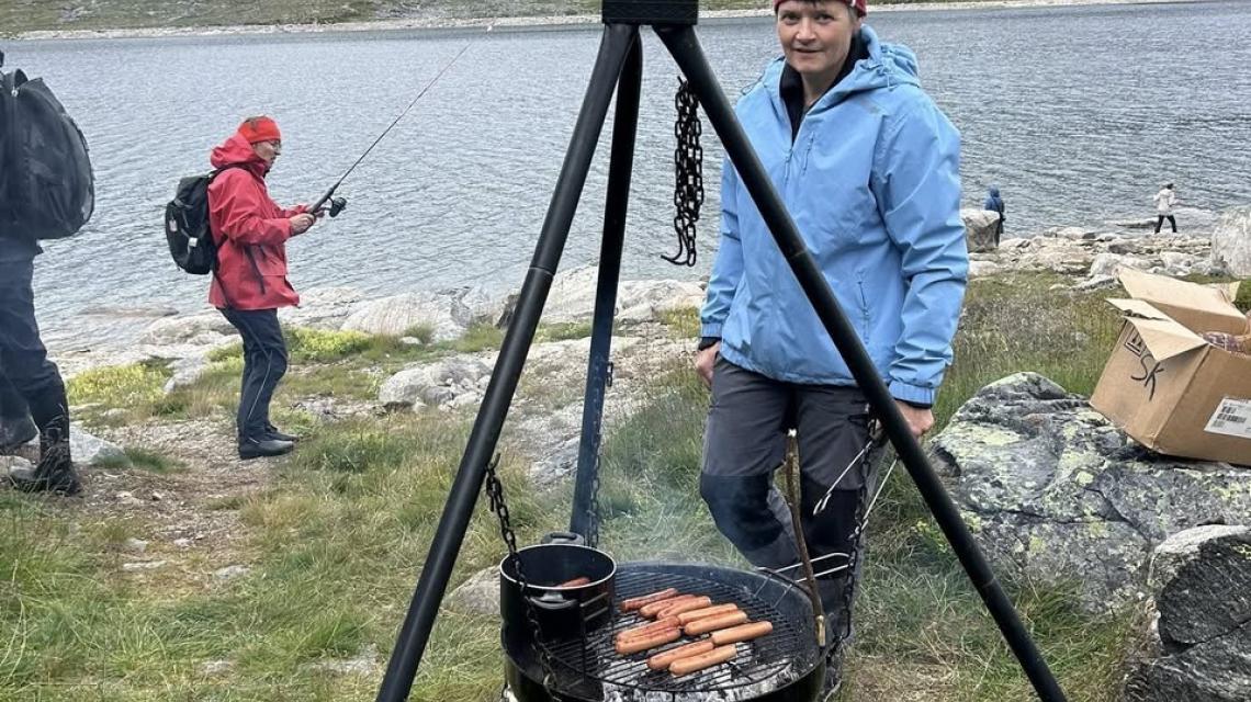 Marit passer bålpanna