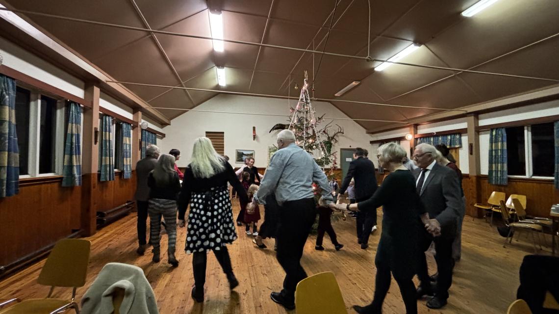 Gang rundt juletreet