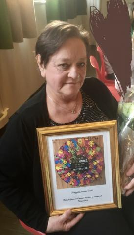 Leder av Uvdal bygdekvinnelag Gunhild Vikan fikk pris og mange lovord