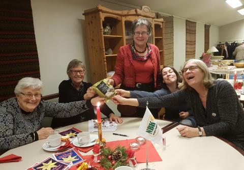 Et jublende quizvinnerlag i 2018