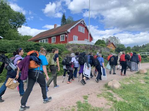 Damer i fint driv mot Buene - en kort tur fra Vammen barnehage