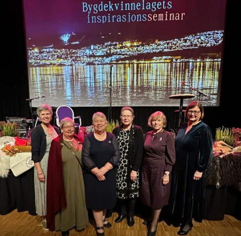 En dekorativ bukett fra Hillestad bygdekvinnelag på inspirasjonsseminaret