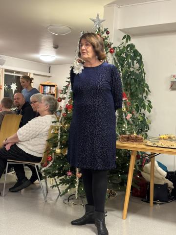 Bjørg, leiaren for Valldal Bygdekvinnelag, ynskte velkomen med gode ord.