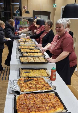 Bygdekvinnene sine heimelaga pizza