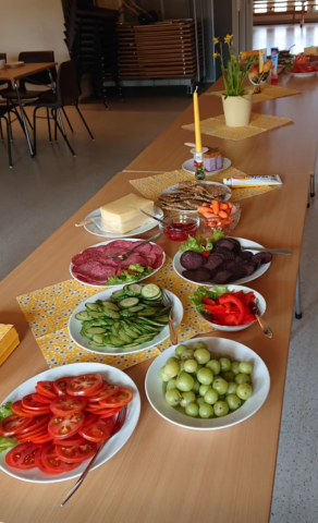 Matbordet klar for servering