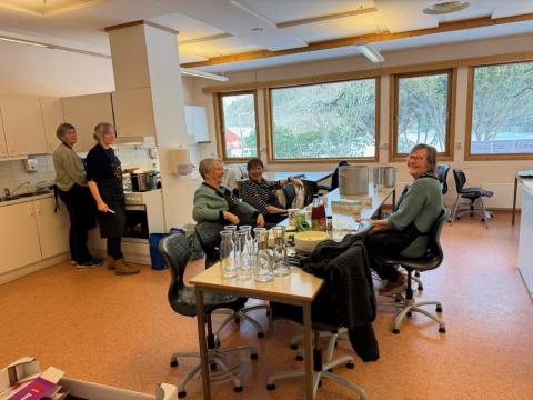 Bygdekvinnelaget laga lunsj til elevane
