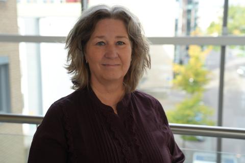 Lene Veraas i Direktoratet for samfunnssikkerhet og beredskap (DSB) oppfordrer bygdekvinnelaget til å ha en god struktur i beredskapsarbeidet og at vi kan sette sammen en egen gruppe for internt beredskapsarbeid. . Foto: Odd Skarbomyr/DSB.