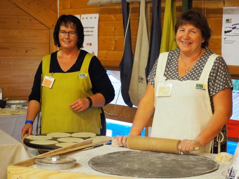 Potetlefsebaking. Foto Turid S.