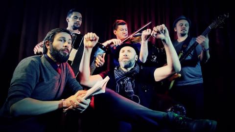 Igor og fetterne norsk folkemusikk og Balkanpop. Og dei gjer det veldig bra  festkvelden laurdag 21. oktober. 