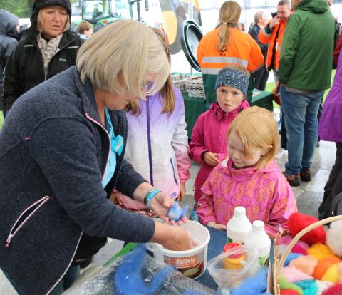 Her skal det toves en kule. Foto: Bjørg Strømme.