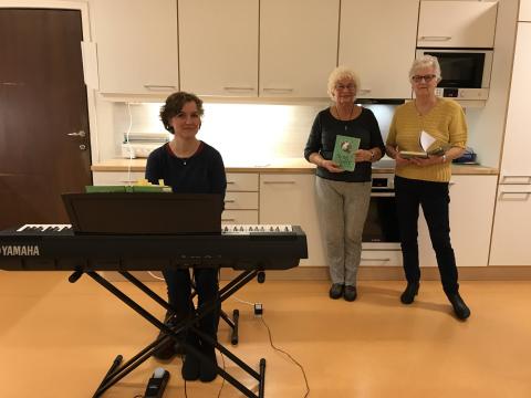 Klar til konsert med Carolyn, Vesla og Astrid!