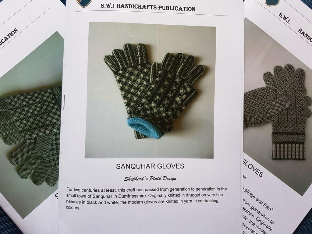 Sandquhar gloves 2017: Tradisjonelle vanter fra Sanquhar i Dumfriesshire i Skottland. Oppskrift(er) kan bestilles hos The Scottish Women`s Institute.