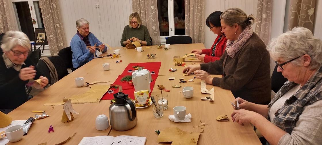 Ivrige damer hadde knappt tid til kaffe