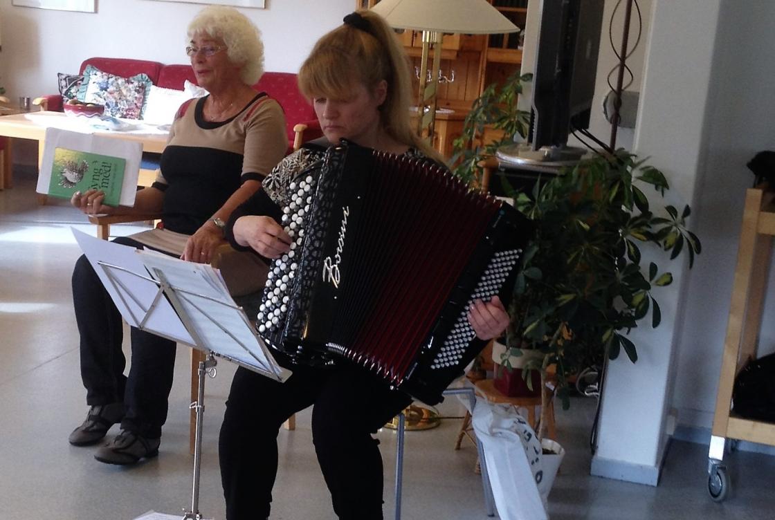 Astrid og Marianne - primus motor for Syng med oss !