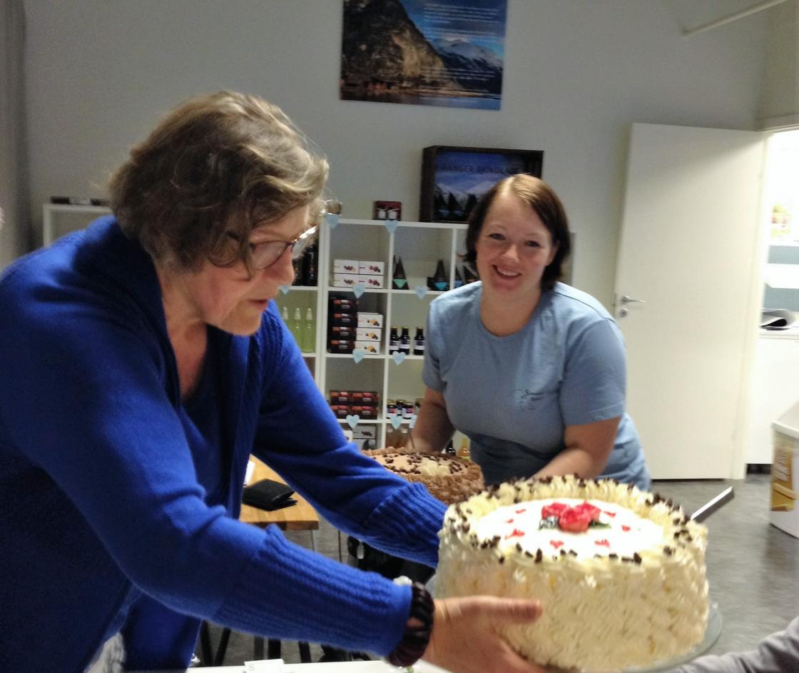 Den flotte og gode  jordbærkaka!