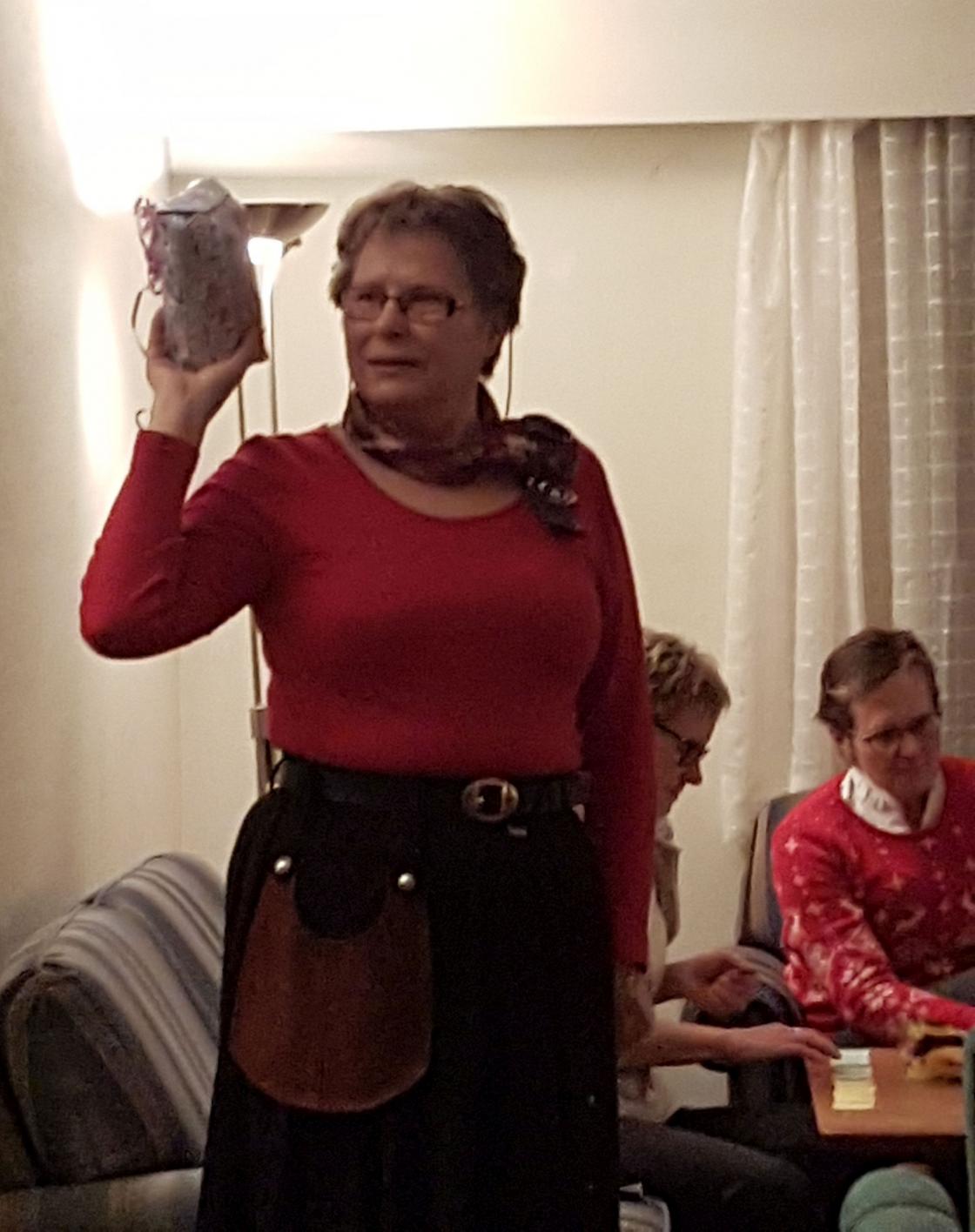 Mens leder sørger for at gevinstene kommer til riktig vinner