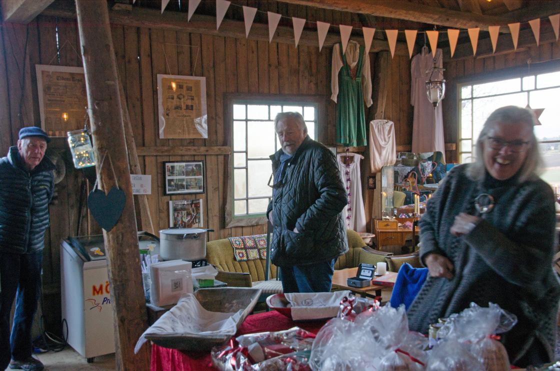 Lars Hassum serverte varme medisterkaker, veldig godt