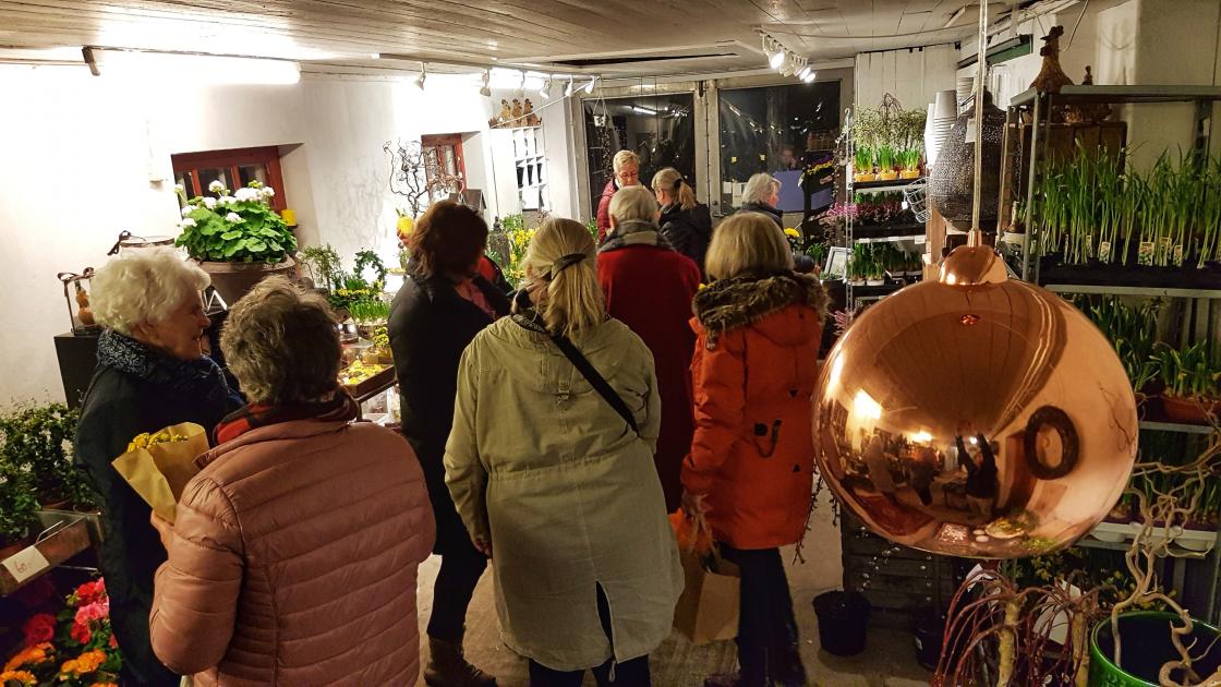 Damene fikk handle på Blomstertunet