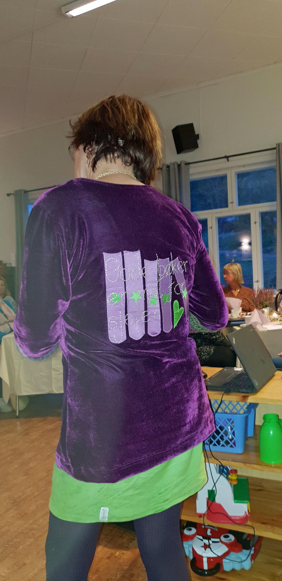 Teksten på genseren til Liv