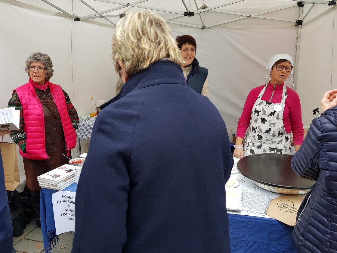 I Bygdekvinnelagets stand