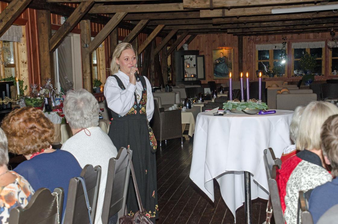 Kathrine Samland kommer med overraskelsen, alt hun har fått inn på loddsalg