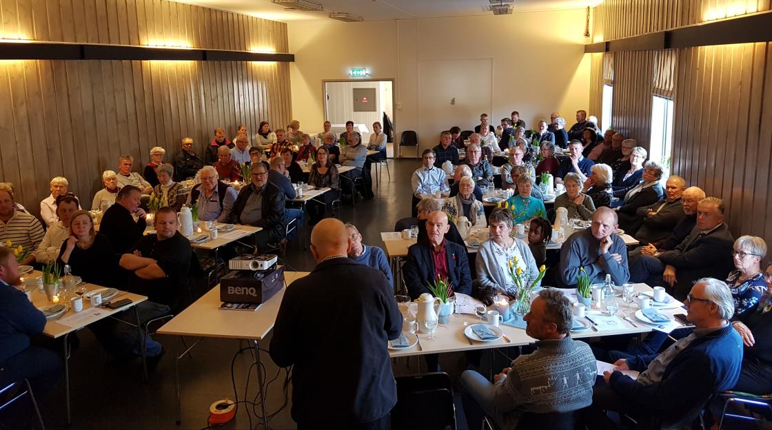 Forsamlingen. foto: Linda M. Gusland.