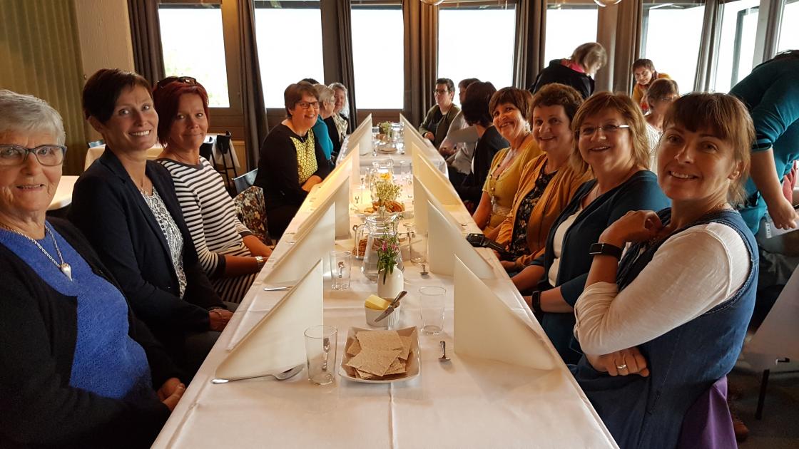 mette på middelaldersoge og svoltne og klare for kveldssuppe   foto: Aud-Marit