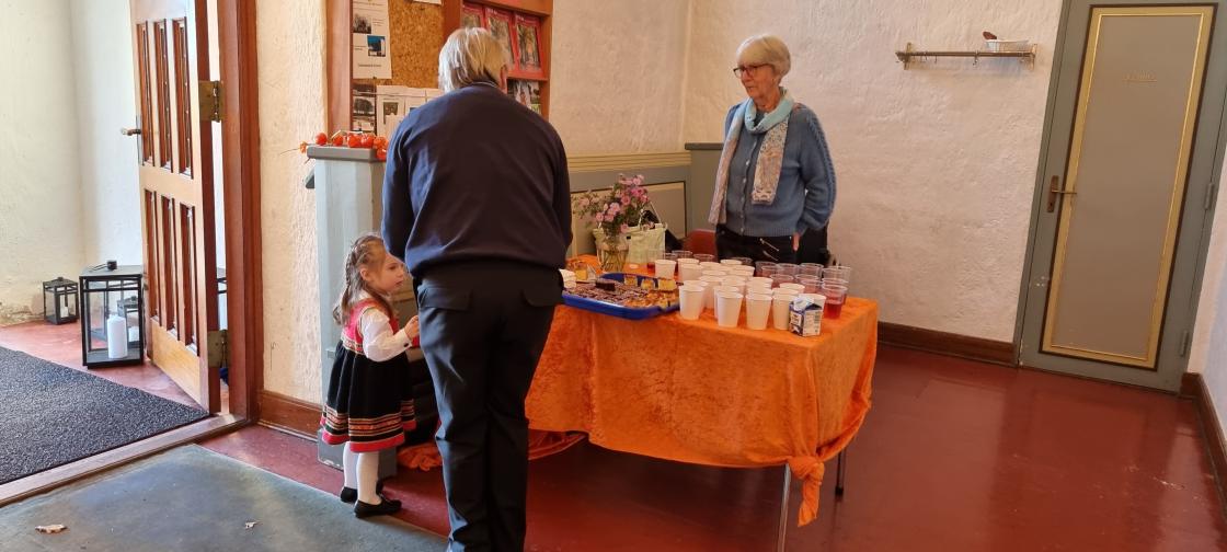 Værsågod saft og kake