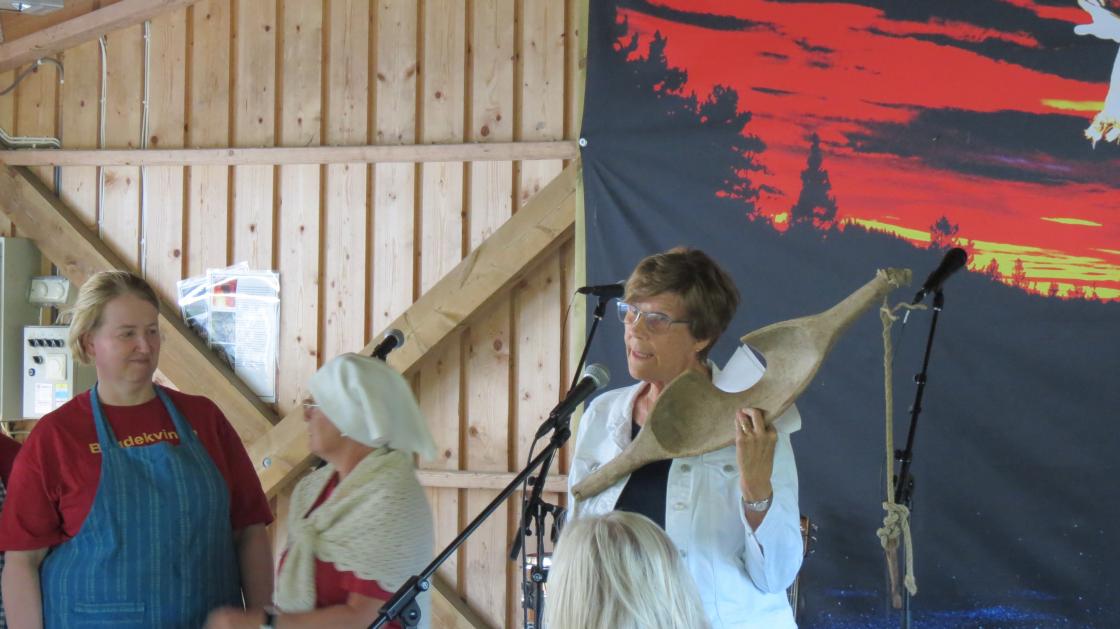 Og kvinnenes liv på gårdene dengang ble grundig forklart med anskuelsesundervisning