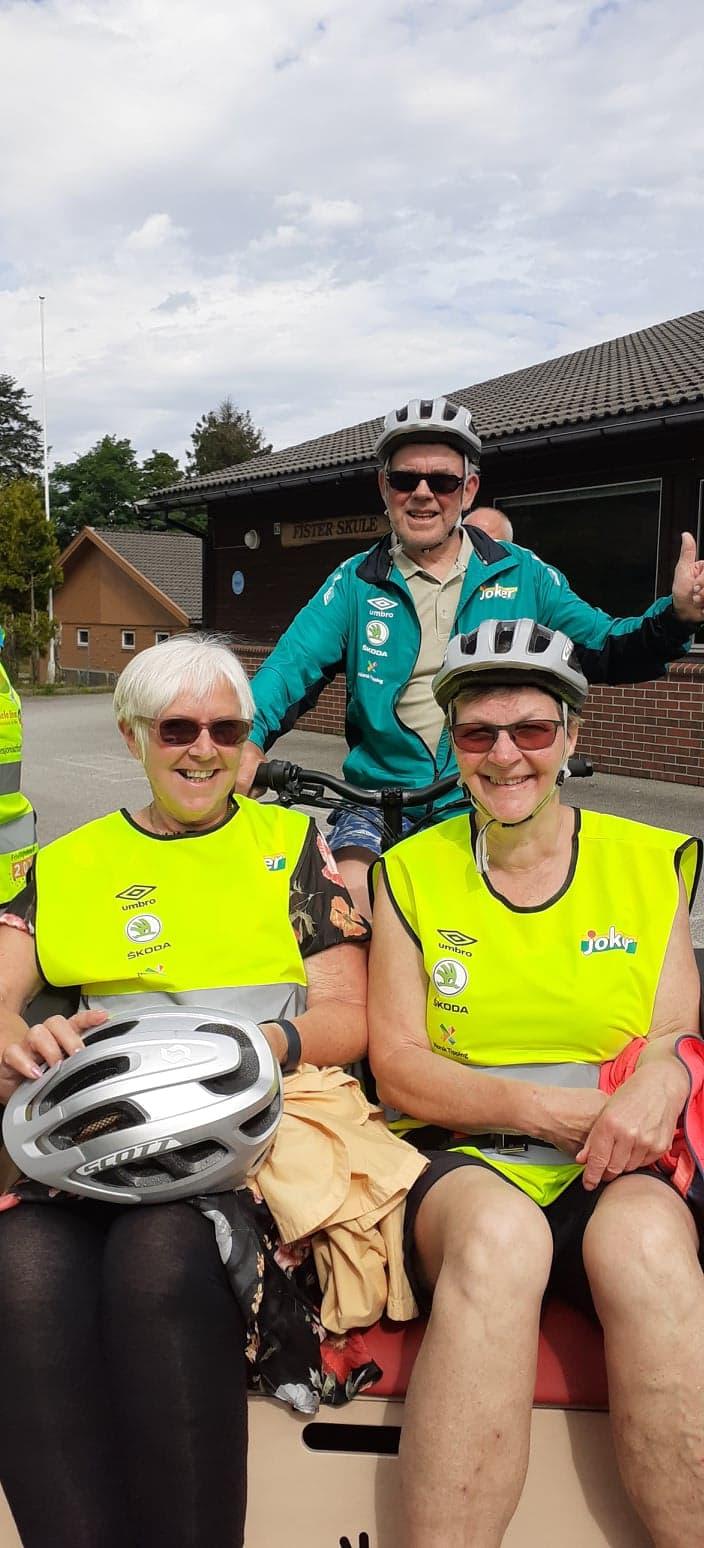 Leiaren vår var med og sykla frå Hjelmelandsvågen til Fister