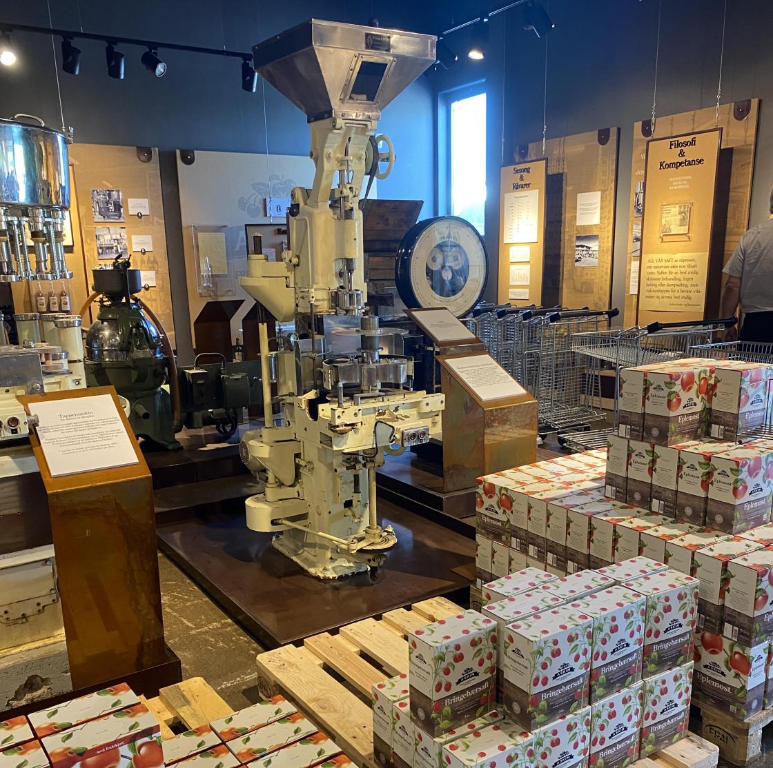 Museumsdelen inne i lokalene til Askim Frukt- og Bærpresseri