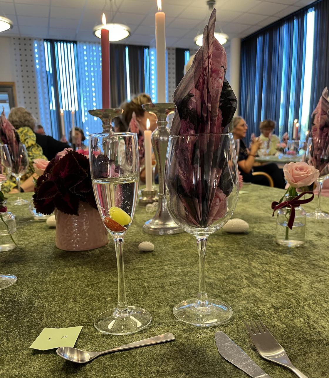 Nydelige pynta høstbord