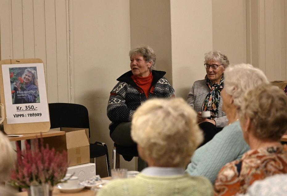 Midt blandt damene, sitter ei som fylte 70 år akkurat i dag, Else Skogen Gratulere!!