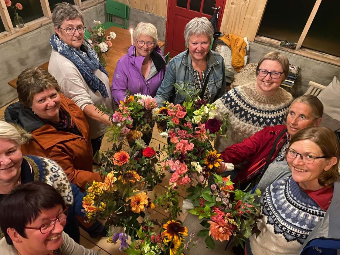 Blomsterdamer. Foto: Mari K. Hagen