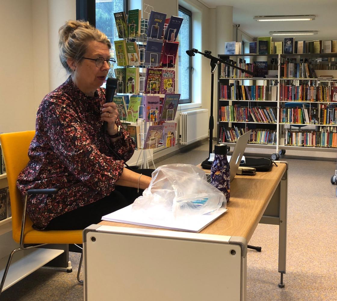 Kvissmeister Eva Hilde i aksjon.