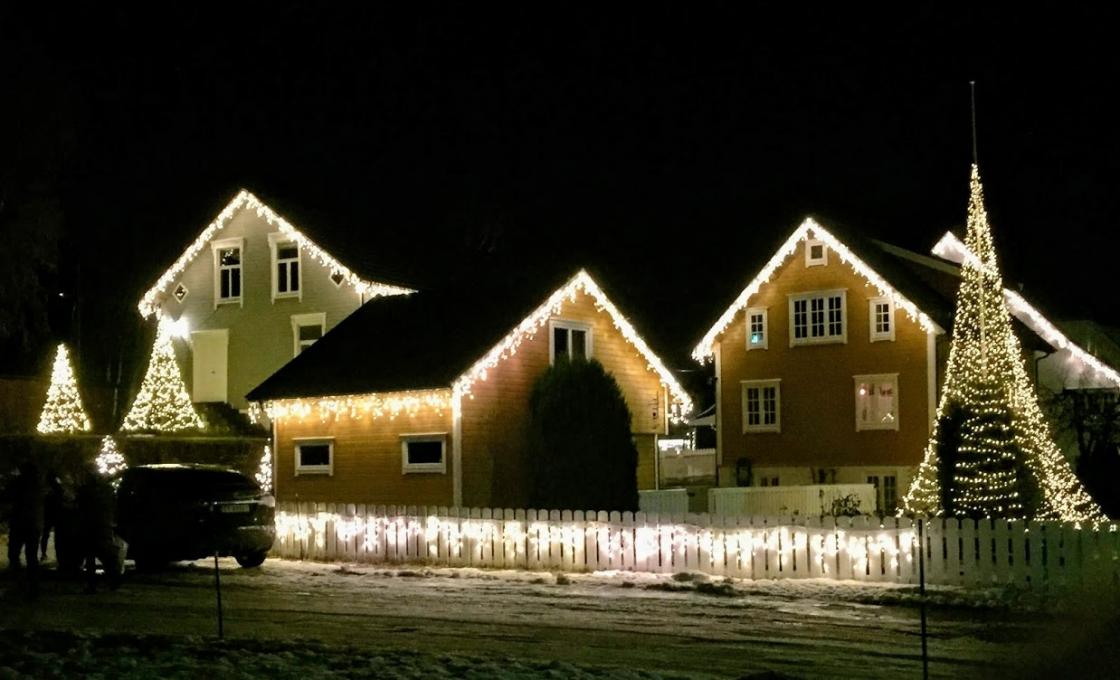 Den flotte Skomakergata vår i juledrakt.