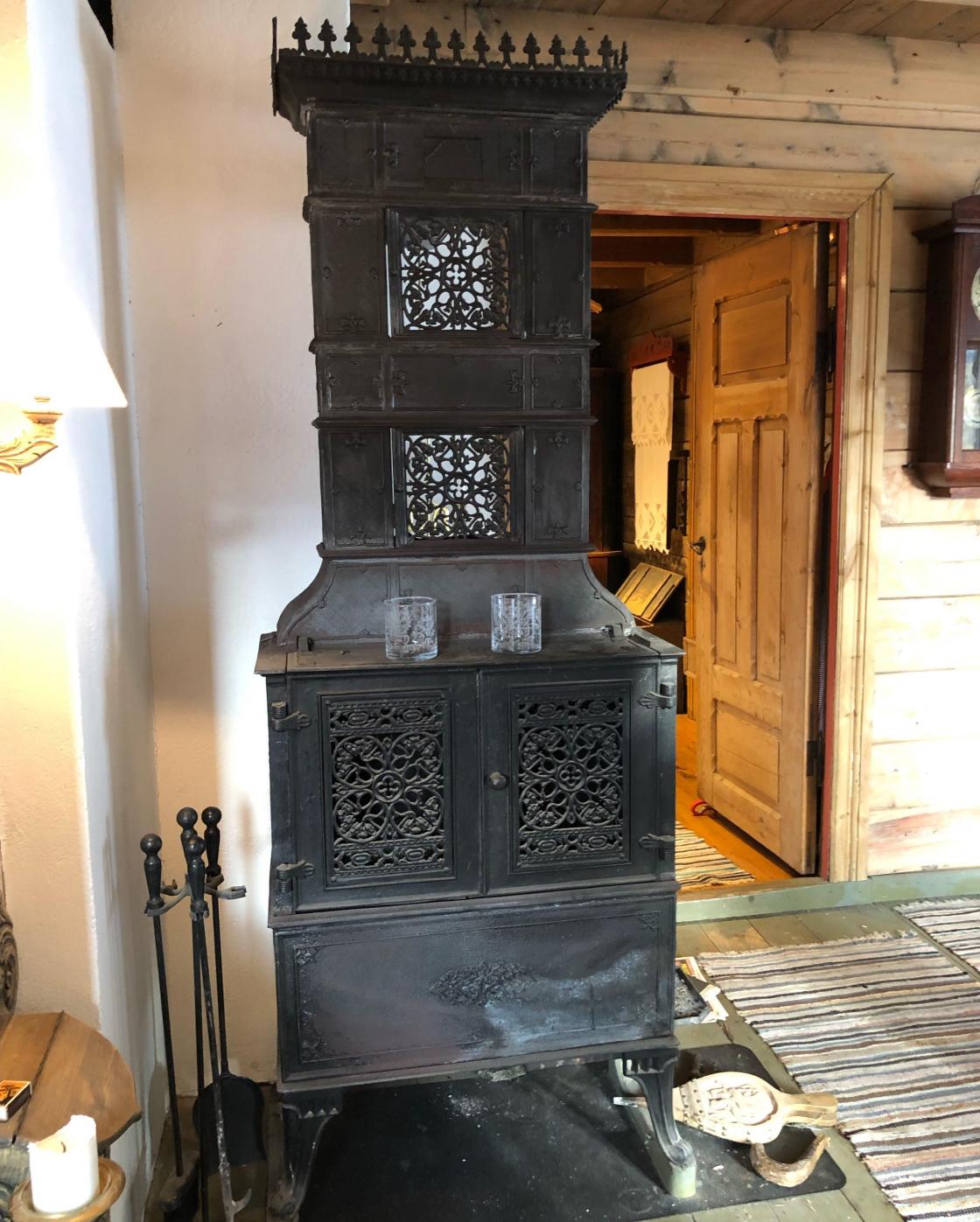 Skikkeleg kakkelovn.