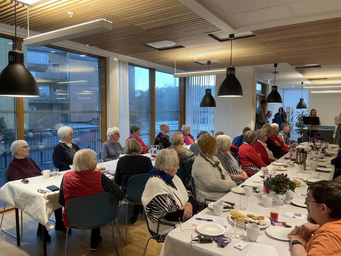 Mange folk som kosa seg.