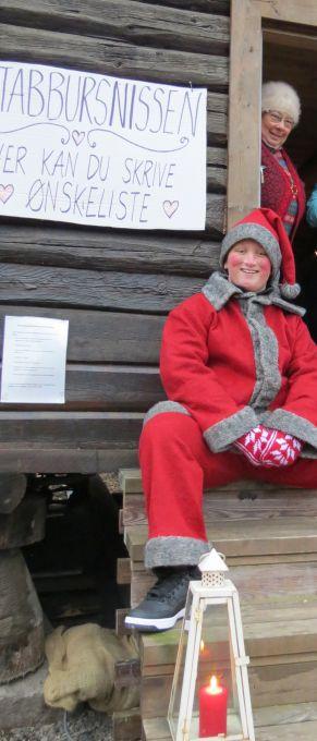 Hos Stabbursnissen, (Åse Kristine), blei ønskelistene skrevet og nissegutt Ask var trekkplaster og hjelpemann