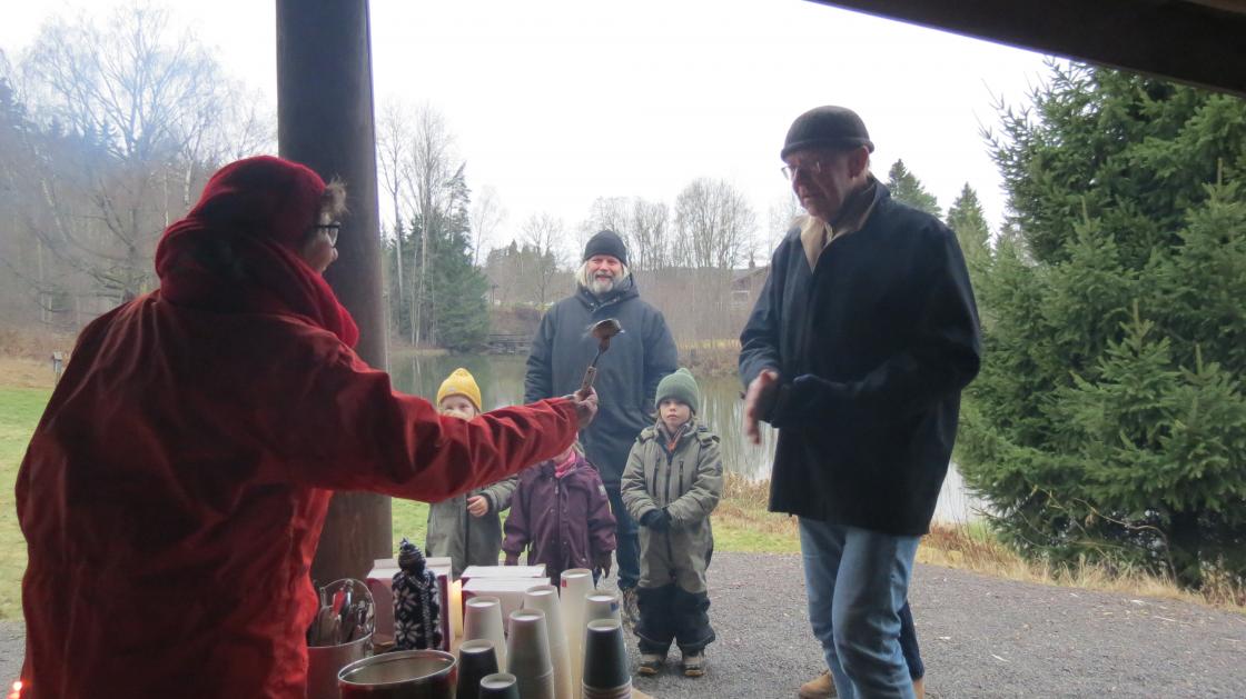Medistergaffel og buljong fra Gapahuken