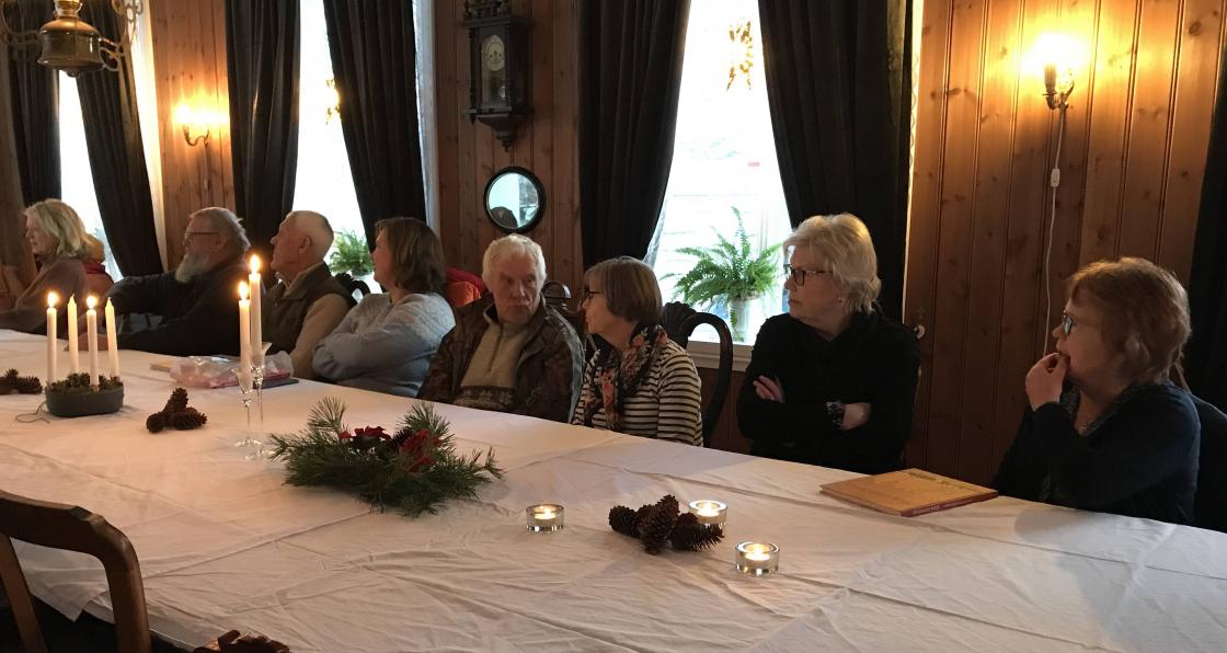 Ei interessert forsamling.