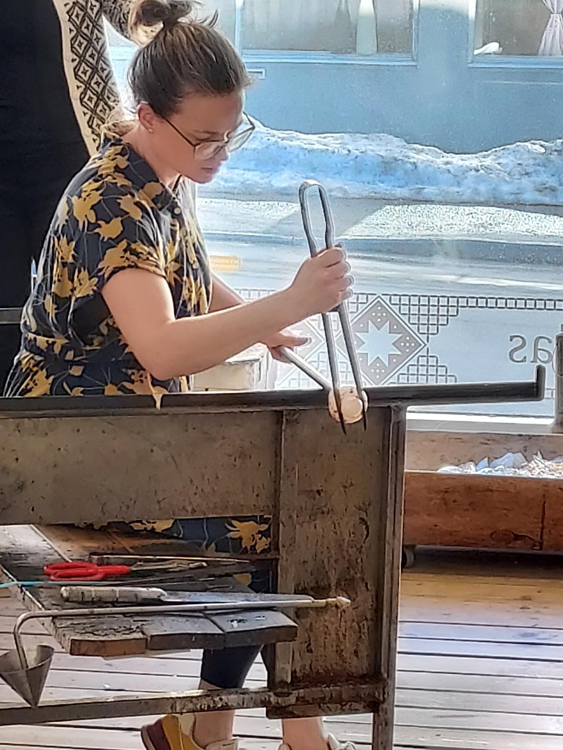 Glasblåsar Silje Syse - Foto Annlaug Midtrød