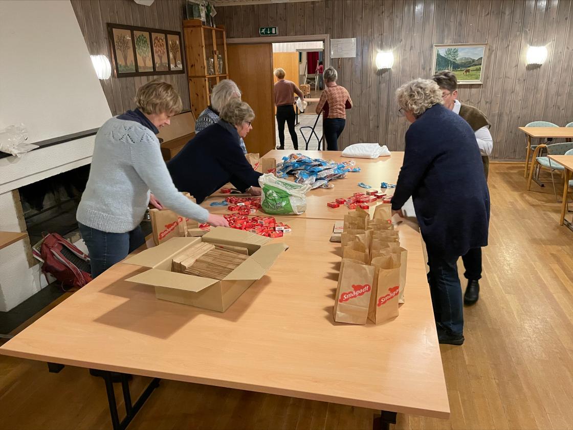 Det er ingenting å si på dugnadsinnsatsen når bygdekvinnelaget inviterer til fest