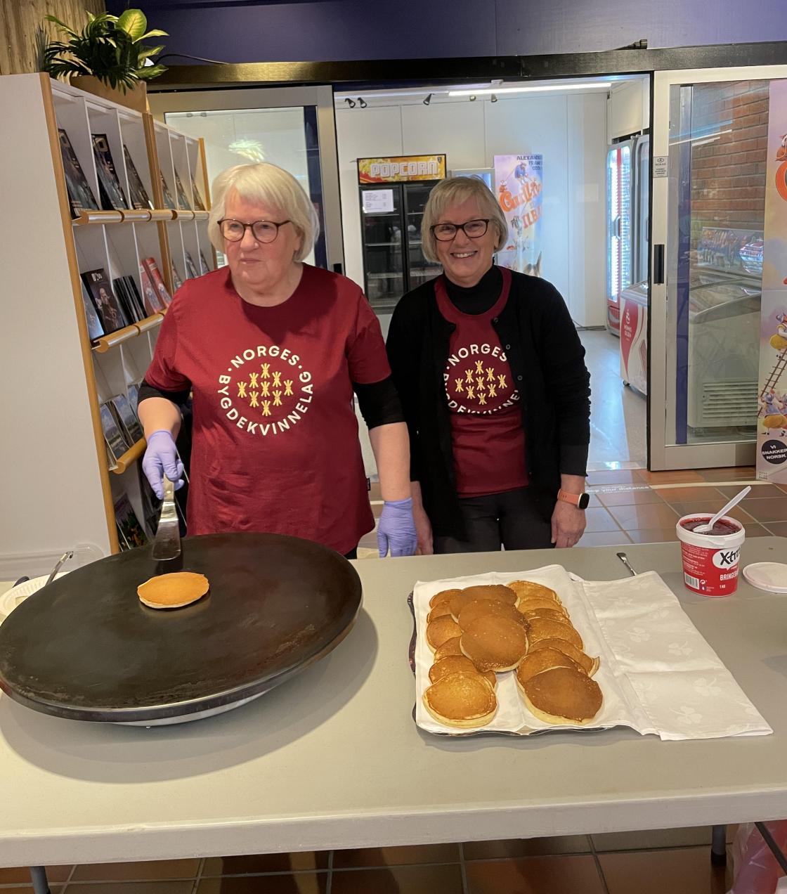Godlynte søstre, Peggy og Alfhild.