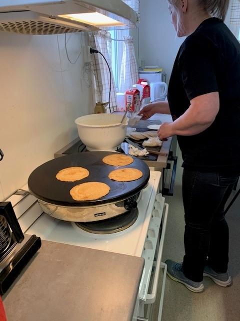Her stekes sveler som serveres med gomme eller sukker på kafeen. Foto: Vigdis Fargerjord.