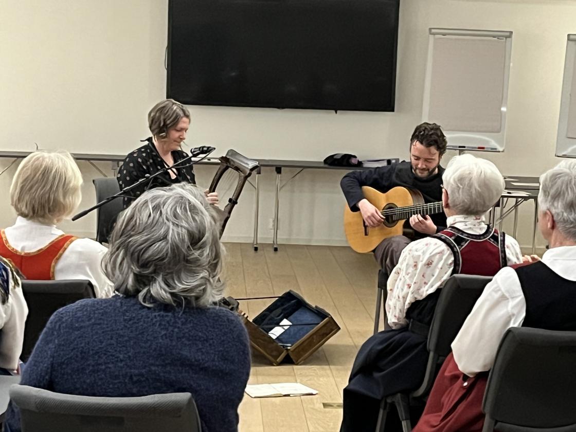 Musikkinnslag med Rizzotto og Wetterhus