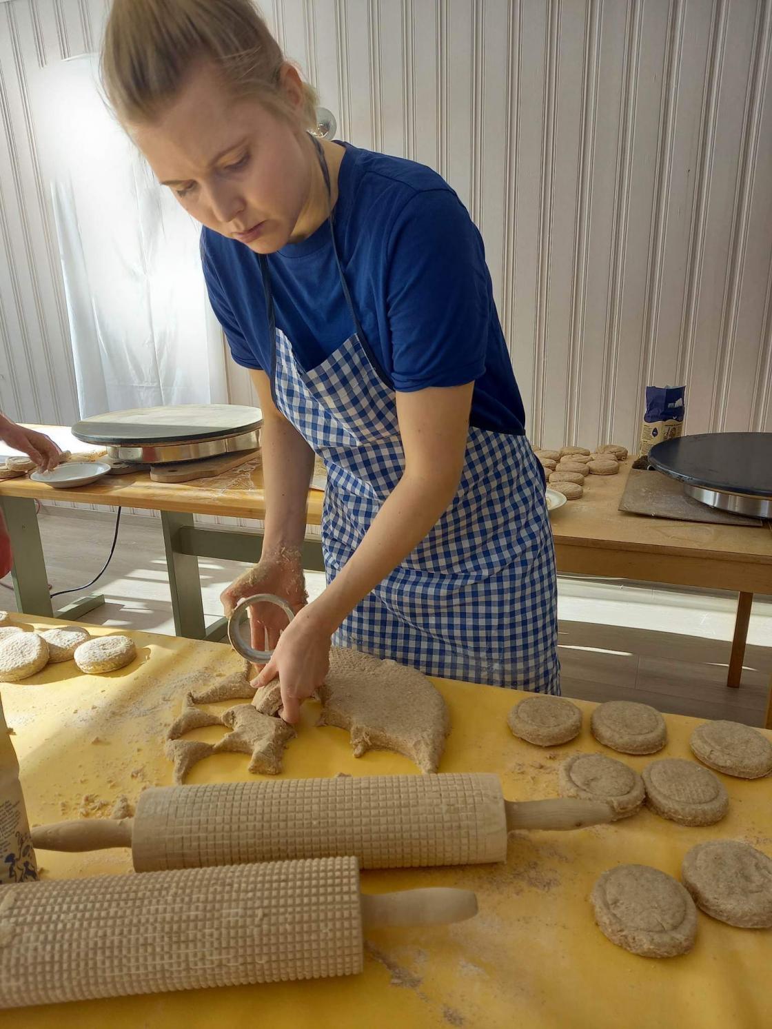 Utstikking av emne. Norgesglaslokk med "mage"