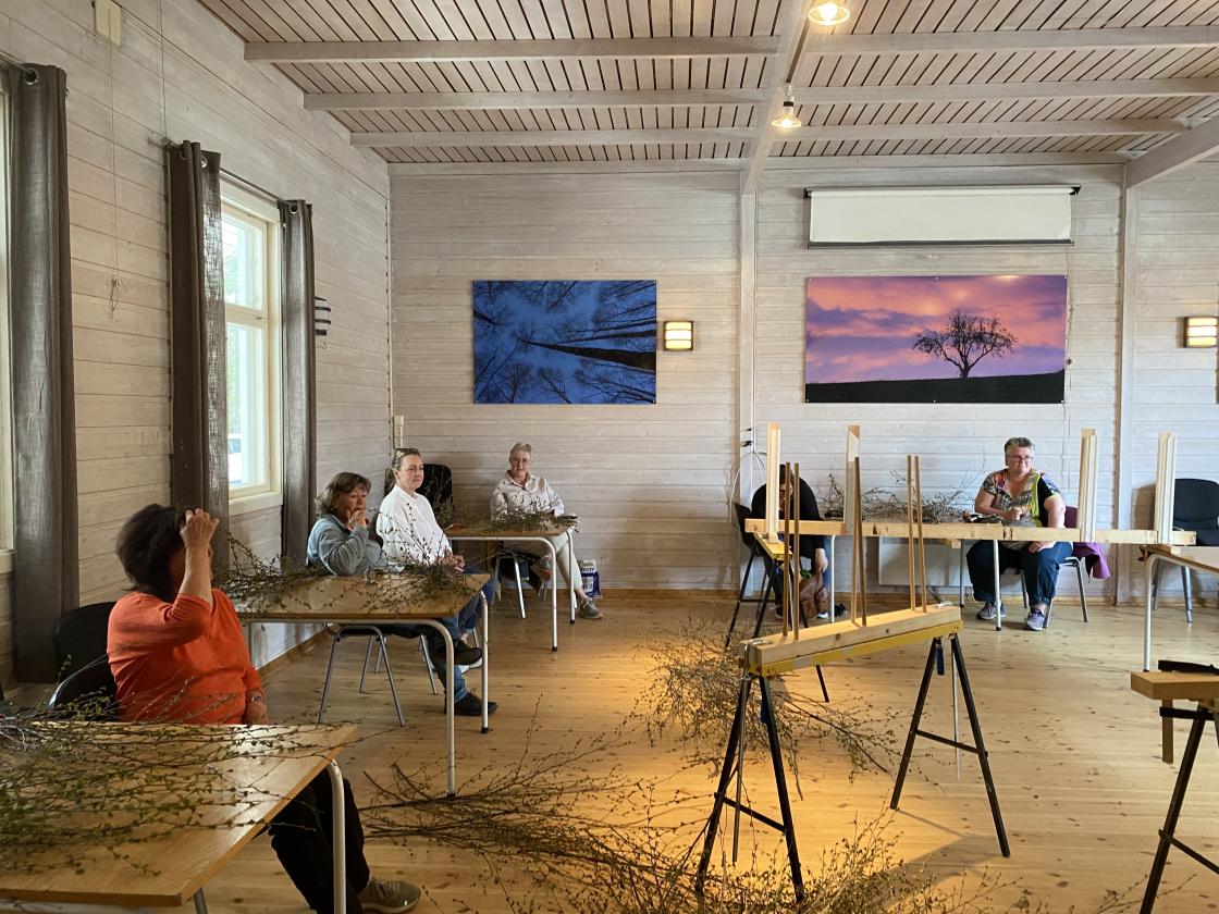 Deltagere følger med