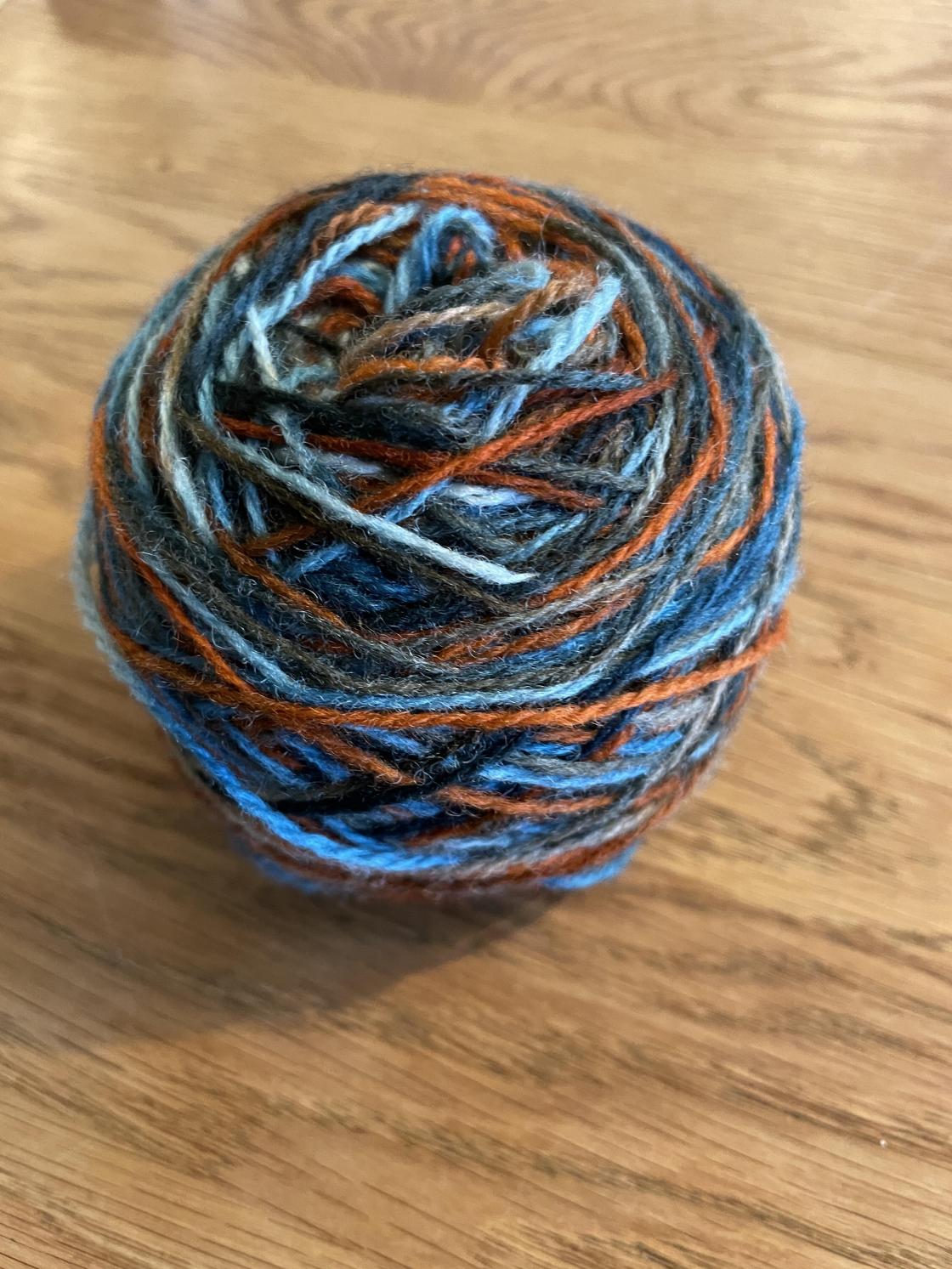 Makalaus ull. Håndfarget Vilje fra Hillesvåg.